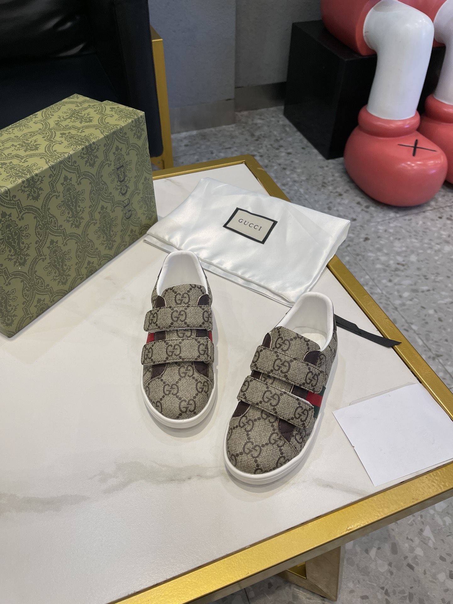 Children's shoes child